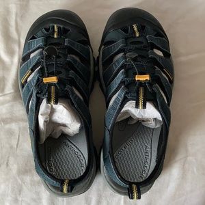 BNIB Keen Newport H2 water shoes